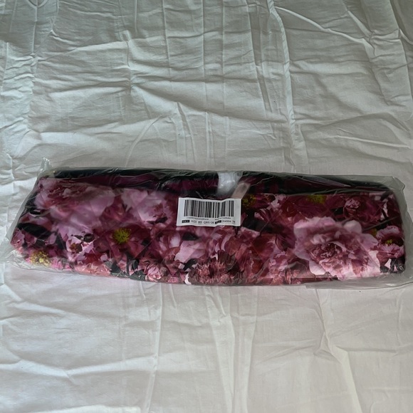 NWT NEVER OPENED IN PACKAGE Large Victoria Secret Tote - Picture 2 of 3